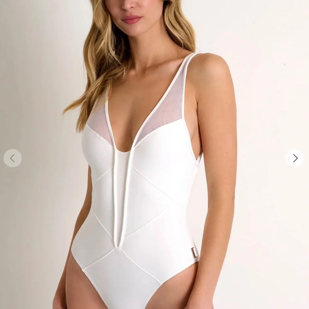 SHAN Black Plunging Neckline One Piece Swimsuit in size US6 New With Tags
